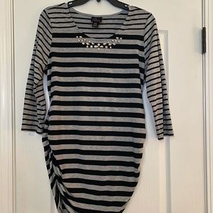 3/$20!!👶🏼 Striped maternity top